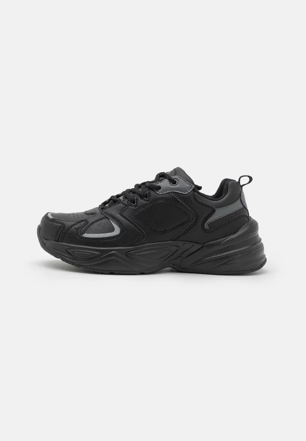Trainers - black