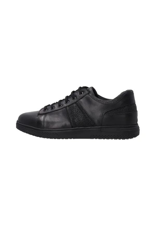Trainers - black
