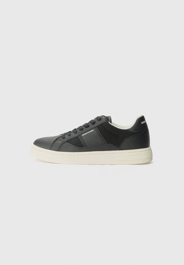 Trainers - black