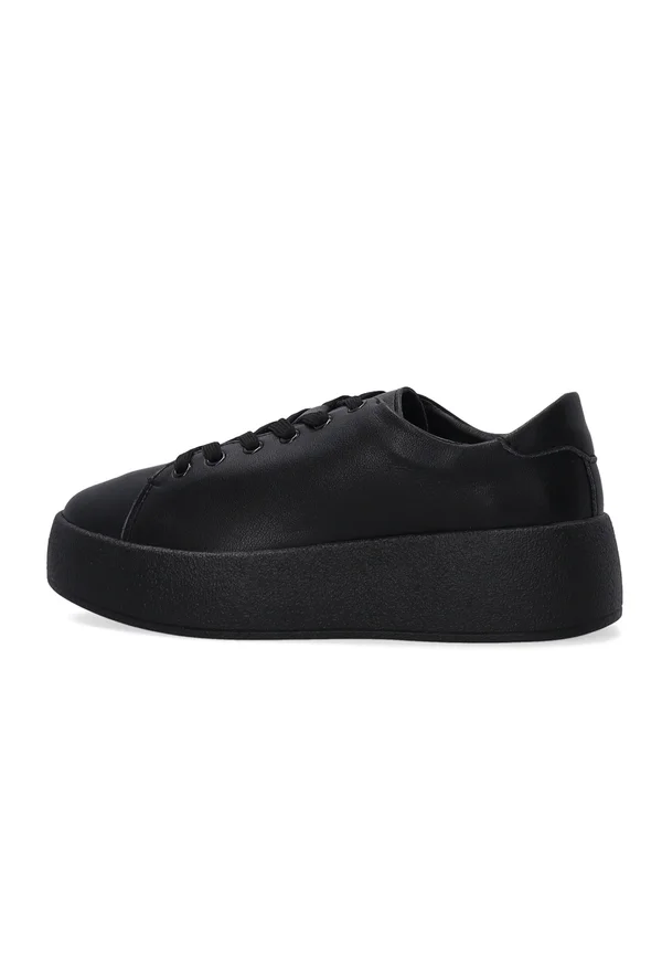 Trainers - black