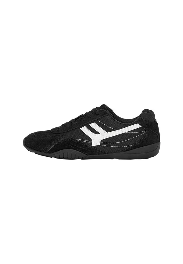 Trainers - black