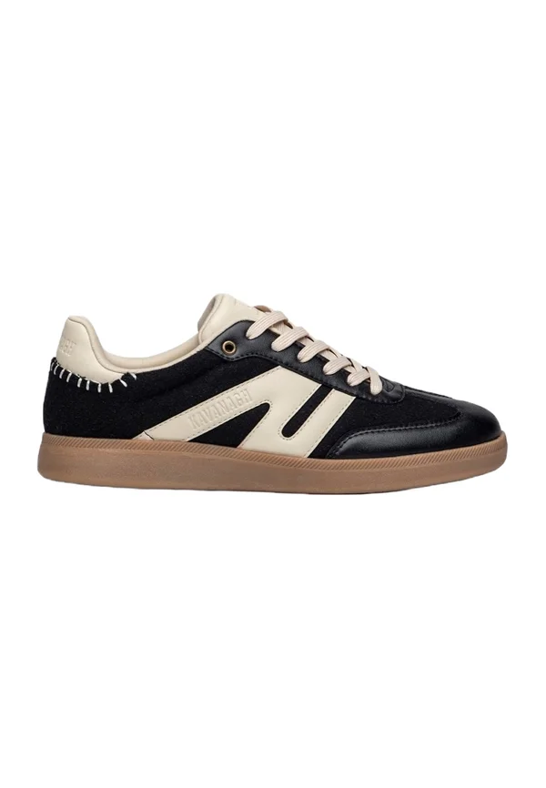 Trainers - black