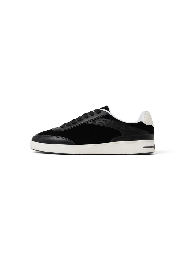 Trainers - black