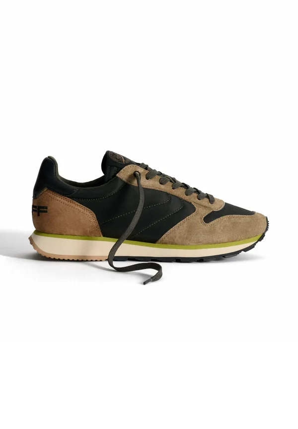 Trainers - black