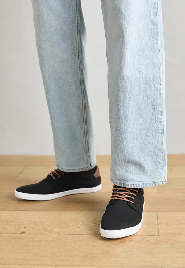 Trainers - black
