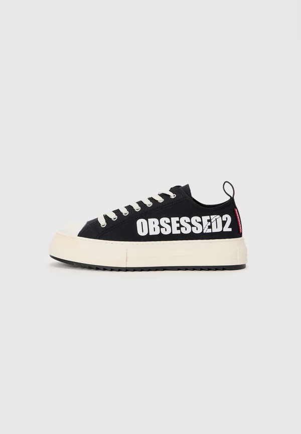Trainers - black