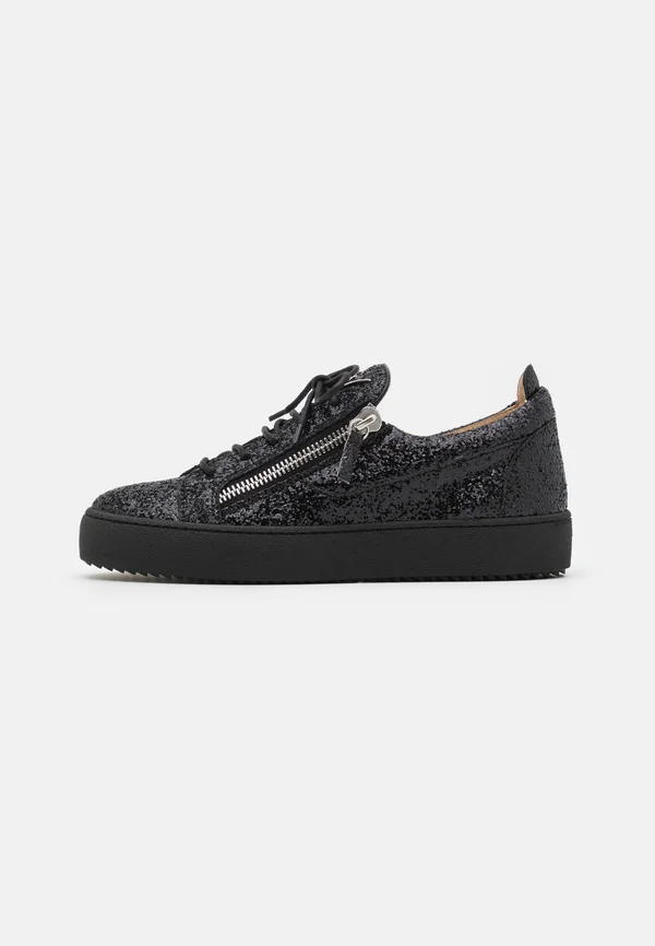 Trainers - black