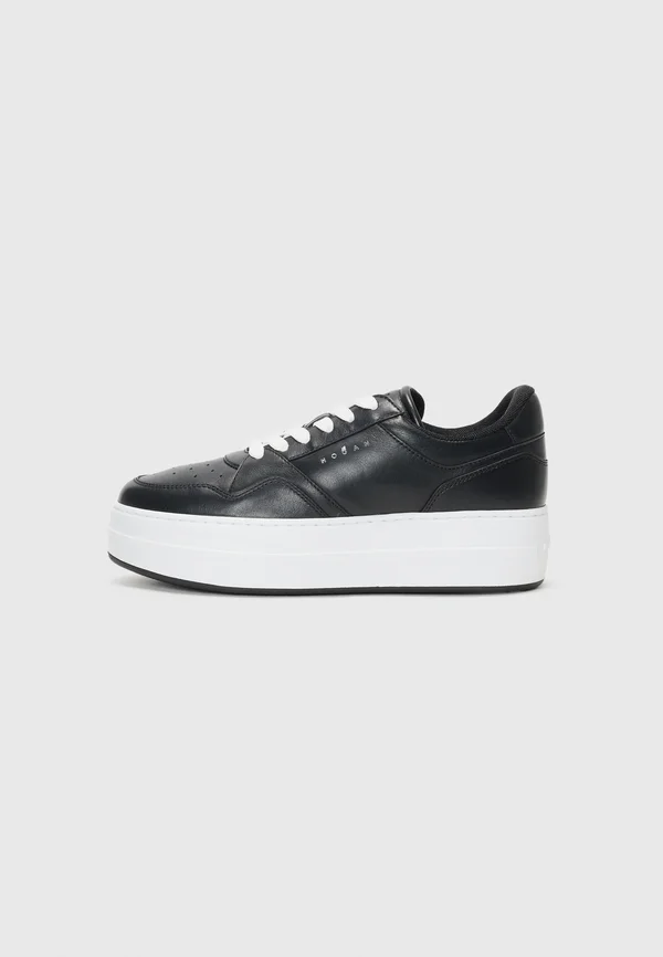 Trainers - black