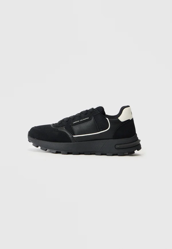 Trainers - black/off white