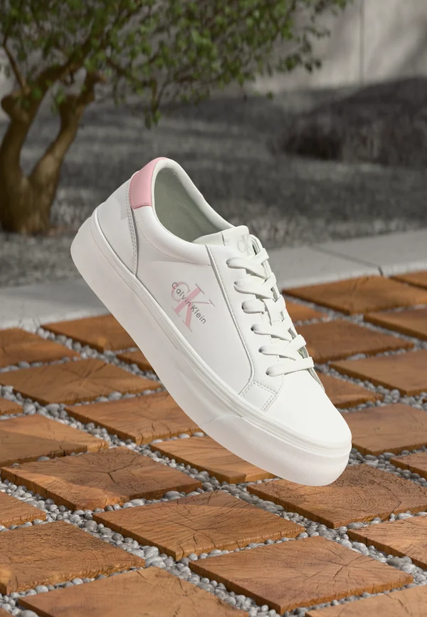 Trainers - bright white/sweet pink