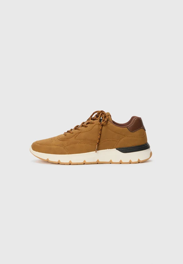 Trainers - brown