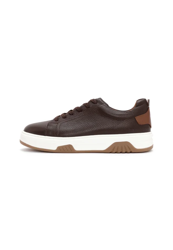 Trainers - brown