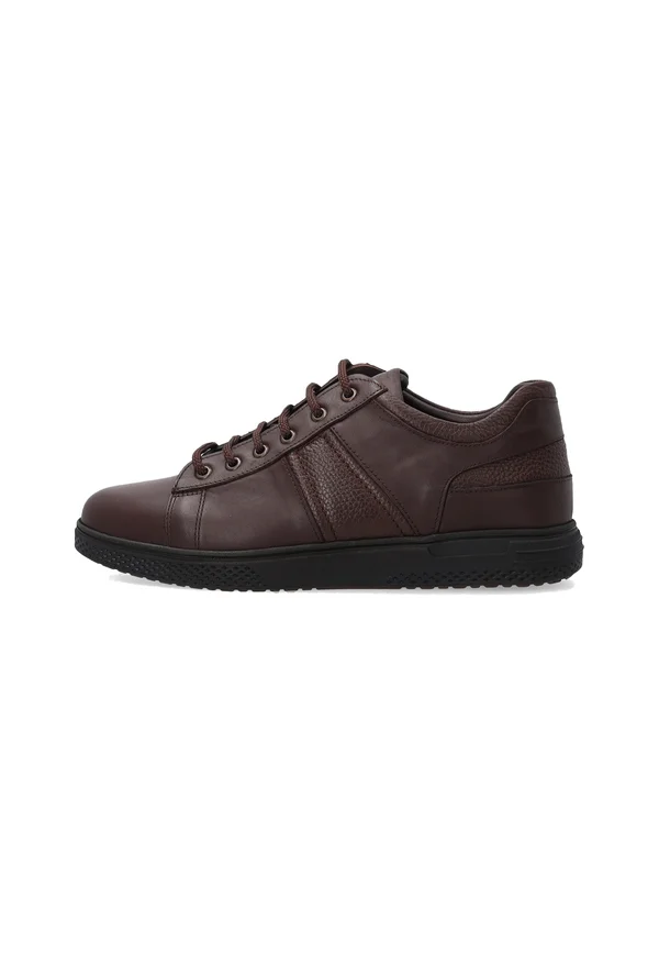 Trainers - brown