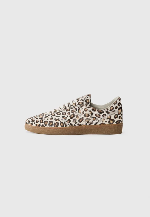 Trainers - brown