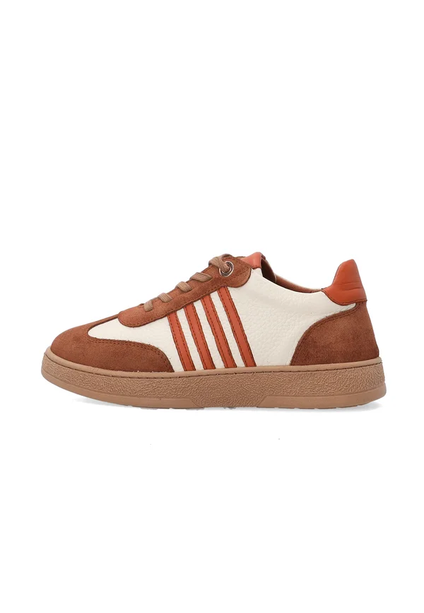 Trainers - brown