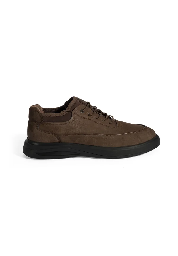Trainers - brown