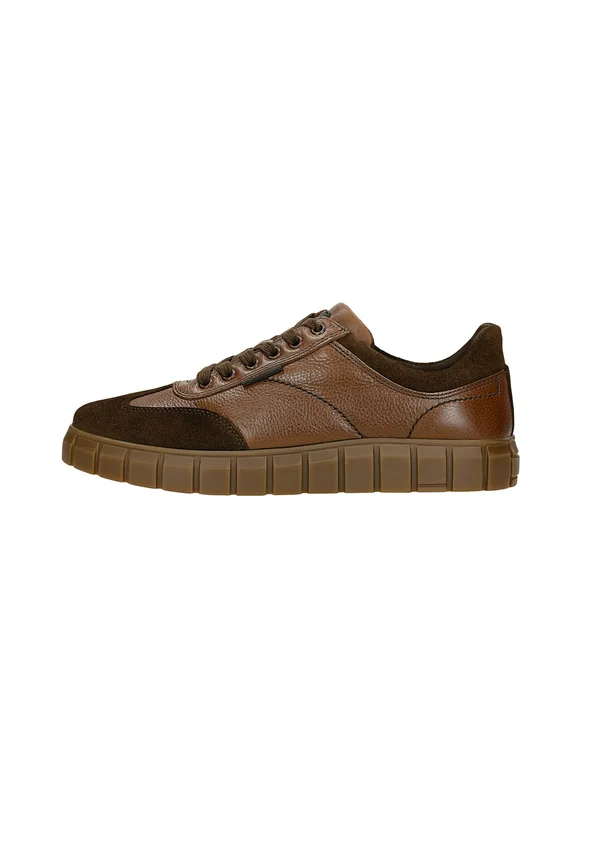 Trainers - brown