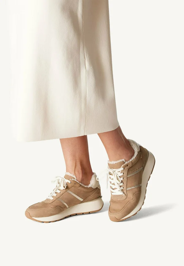 Trainers - camel comb