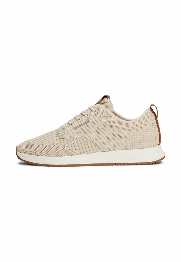 Trainers - classic beige