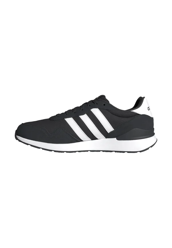 Trainers - core black cloud white core black