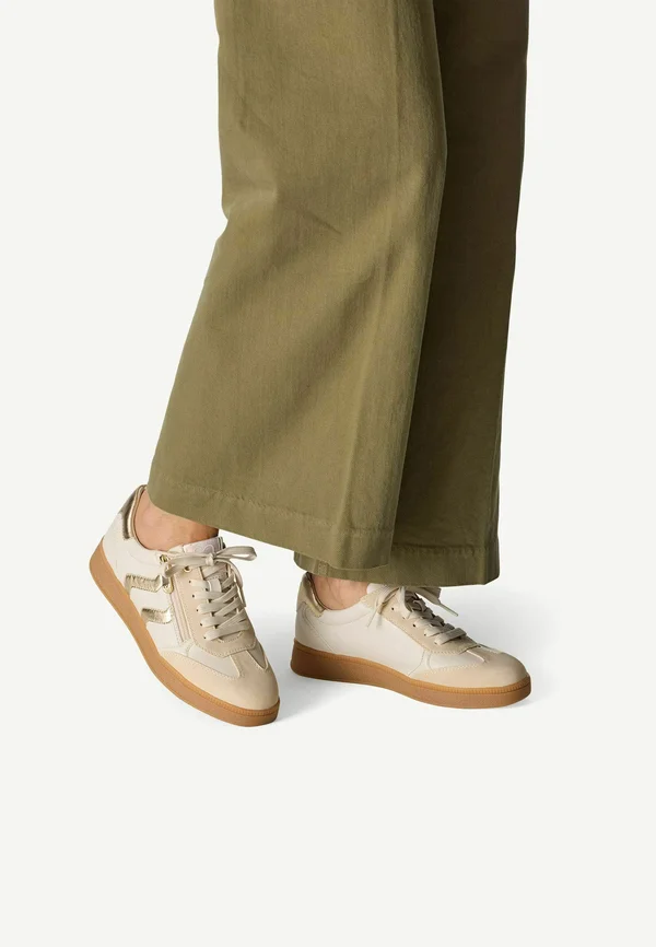 Trainers - cream comb