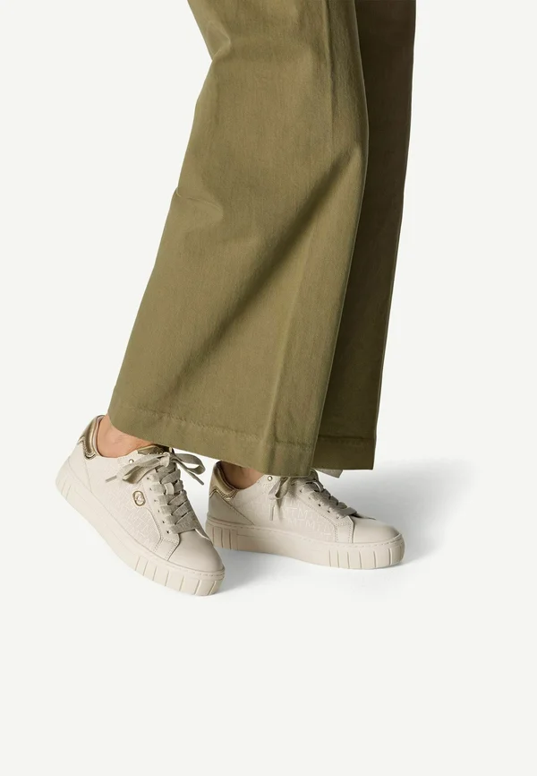 Trainers - cream comb