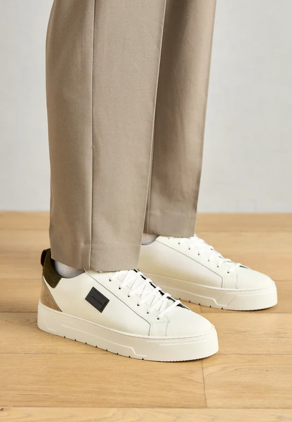 Trainers - cream