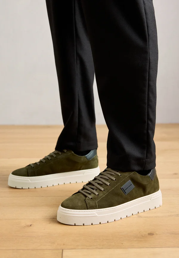 Trainers - dark army