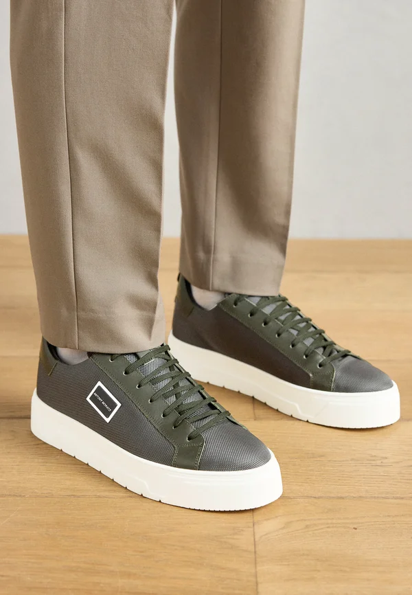 Trainers - dark army
