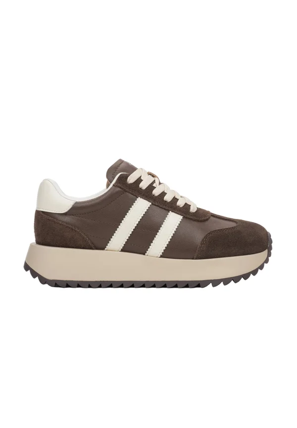 Trainers - dark brown