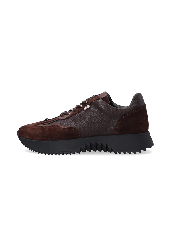 Trainers - dark brown