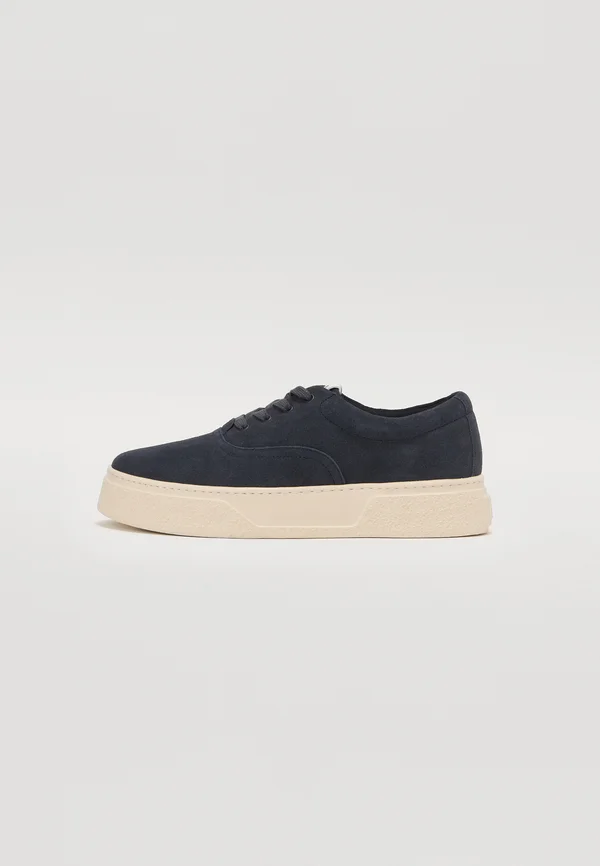 Trainers - deep navy