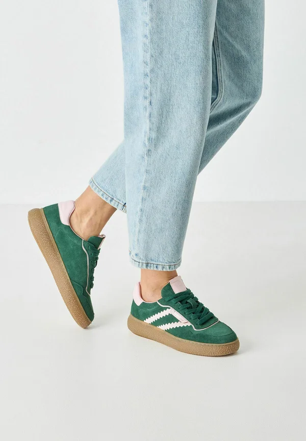 Trainers - green comb