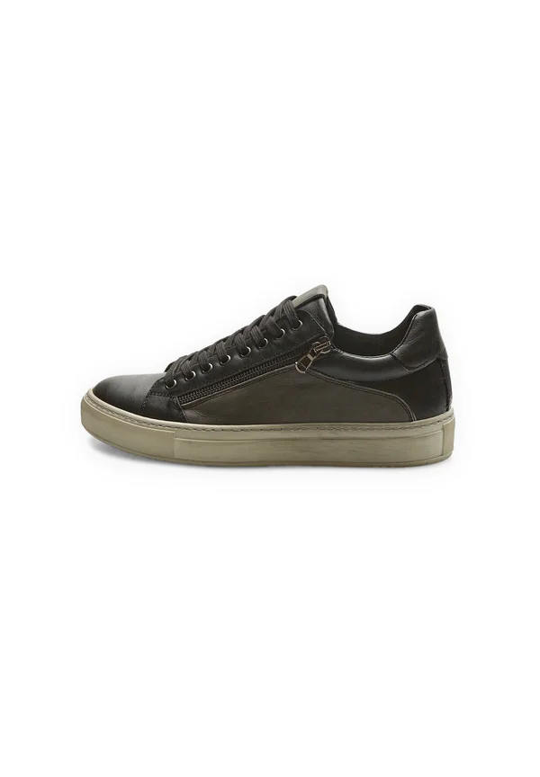 Trainers - grey