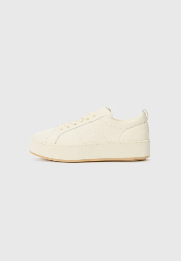 Trainers - ivory