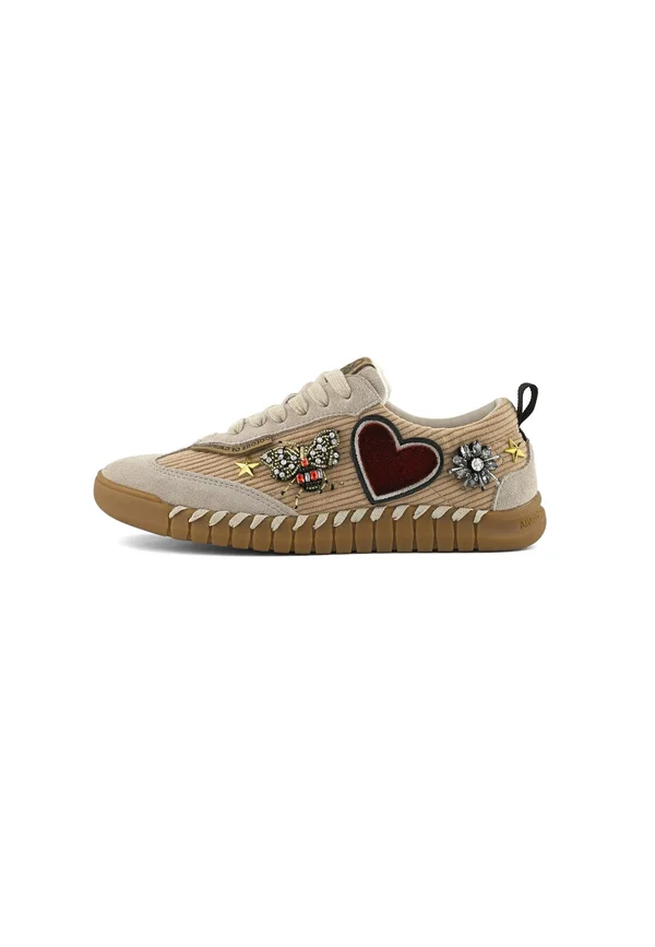 Trainers - light brown