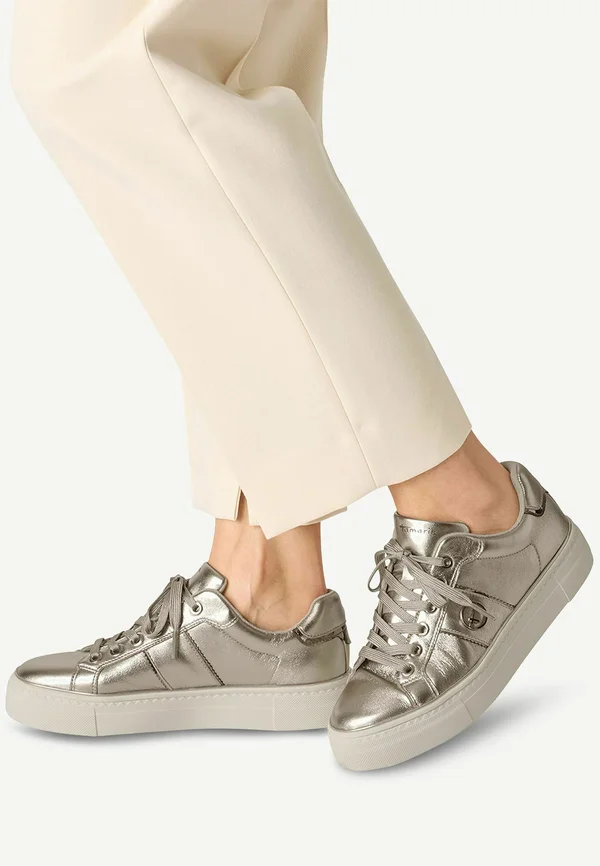 Trainers - light gold