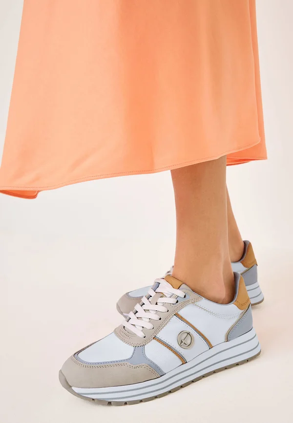 Trainers - lt blue comb