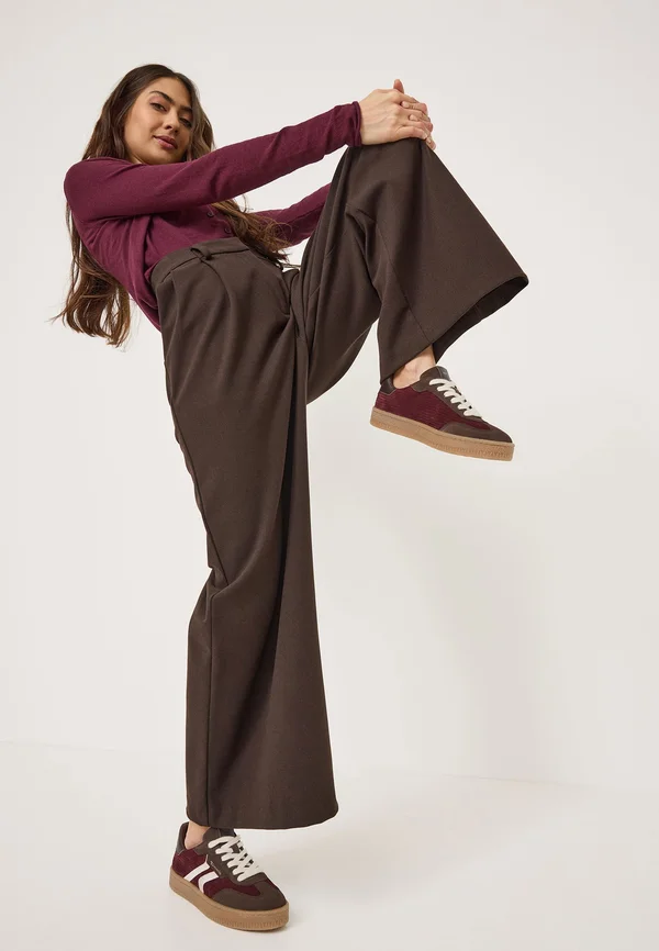 Trainers - merlot comb