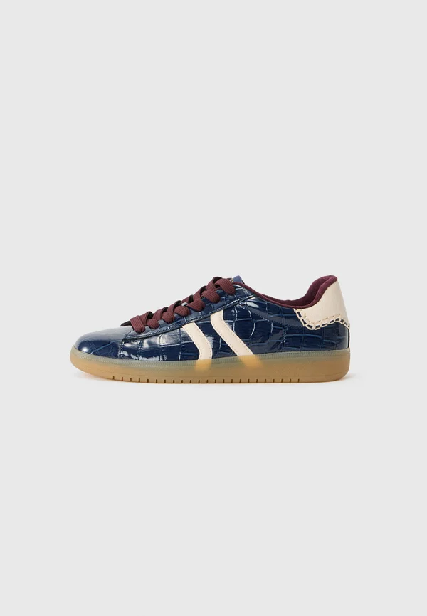 Trainers - navy