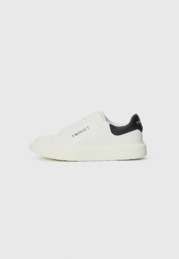 Trainers - off white