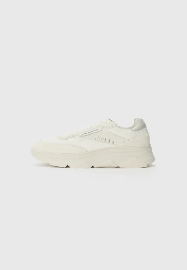 Trainers - off white