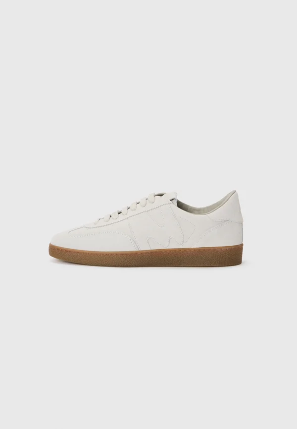 Trainers - off white