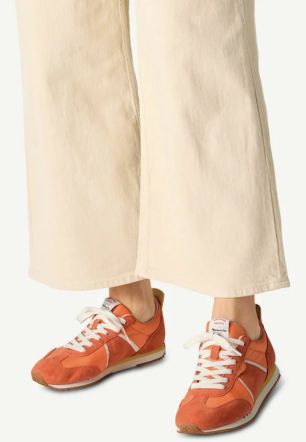 Trainers - orange comb