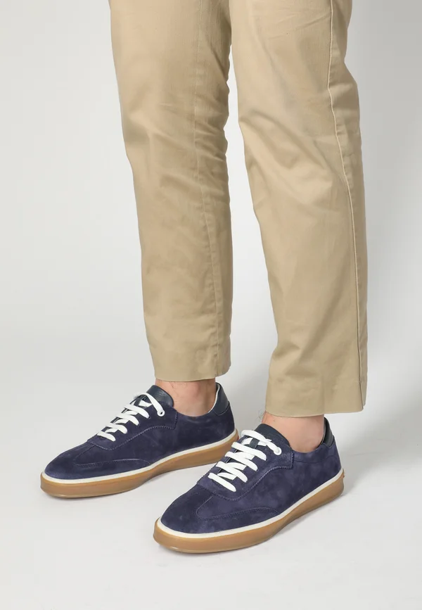 Trainers - royal blue