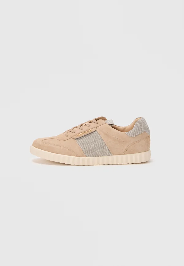 Trainers - sand