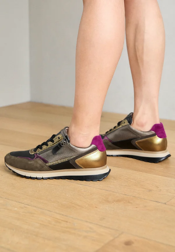 Trainers - schwarz/efeu/gold