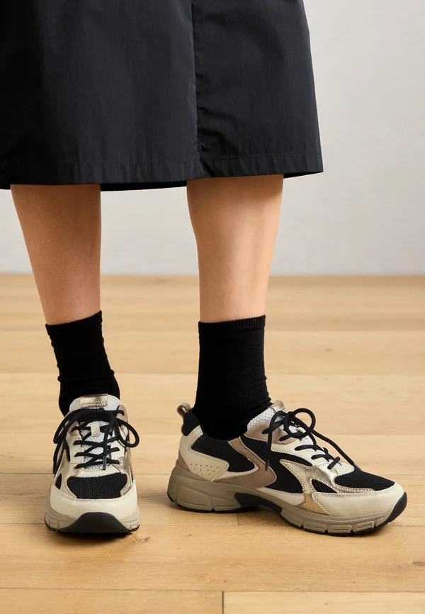 Trainers - schwarz/neve k