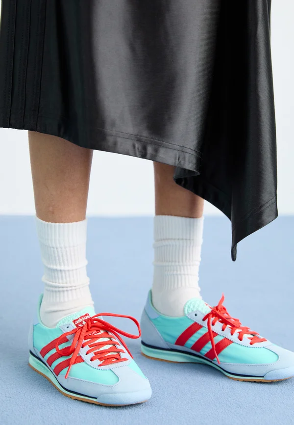 Trainers - semi flash aqua/bright red/clear sky