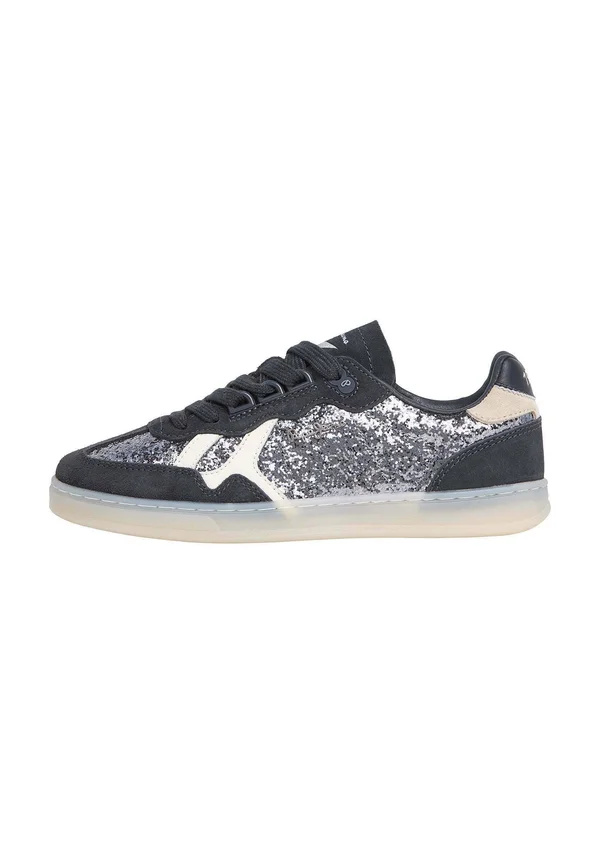 Trainers - washed black